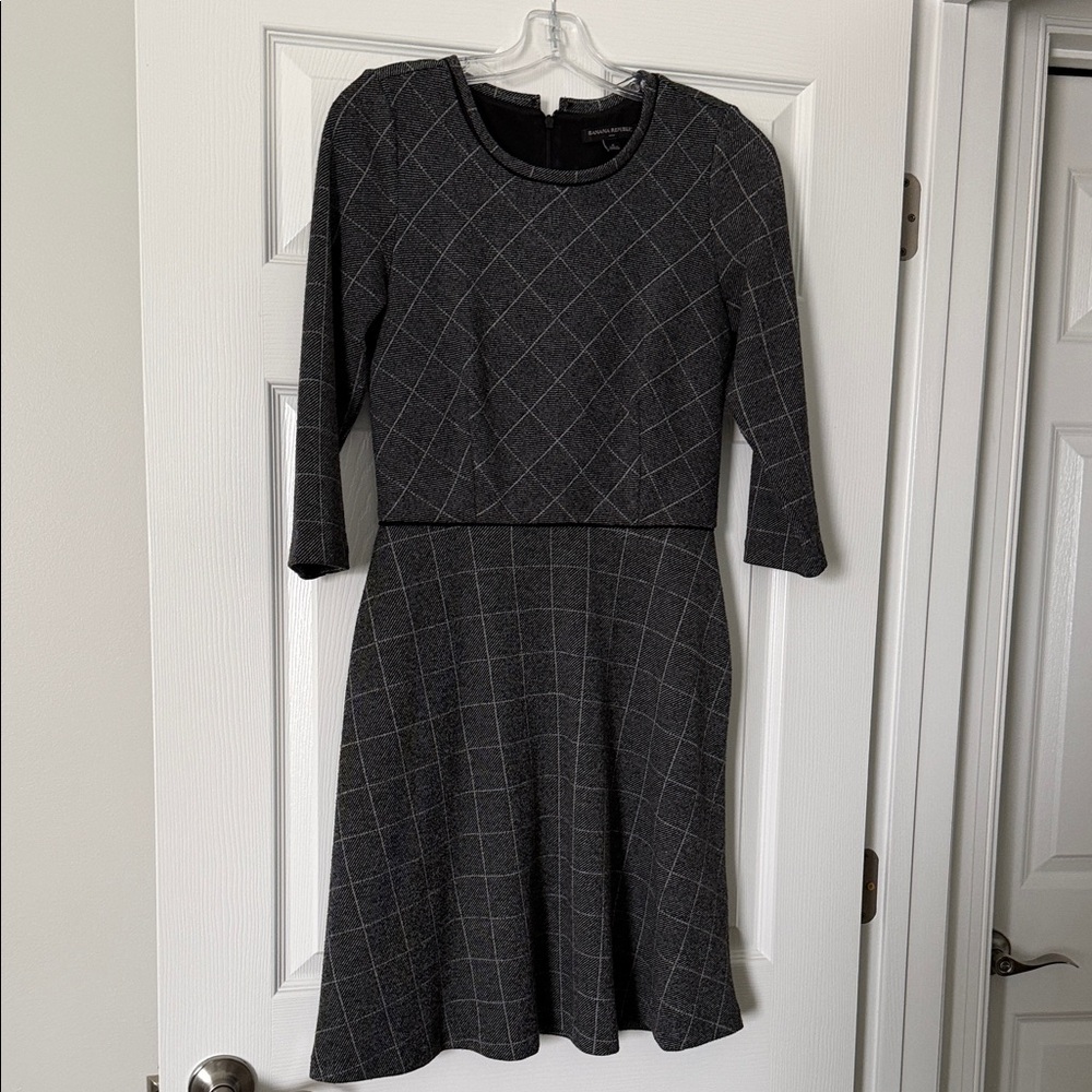 Banana Republic Gray Plaid Long Sleeve Dress